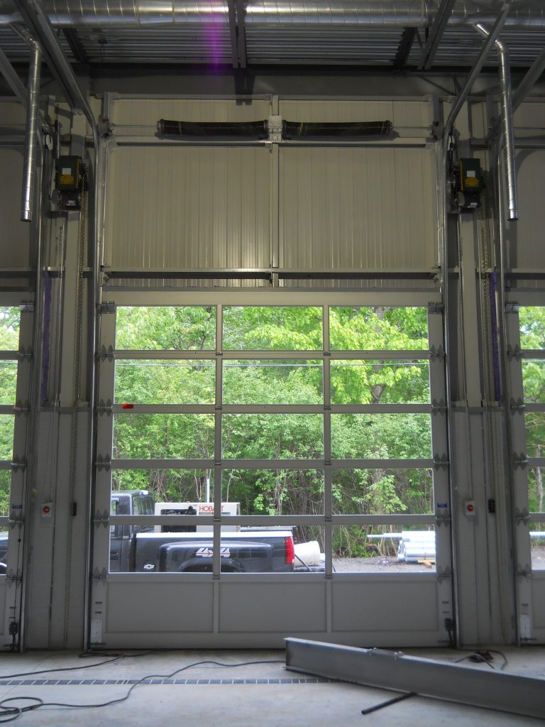 Porte de garage vitrée