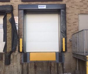 Cadrage de porte et équipements de quai